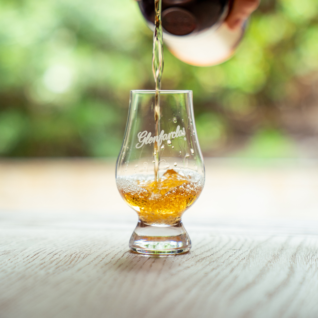 Glenfarlcas Glencairn Glass (White Logo)